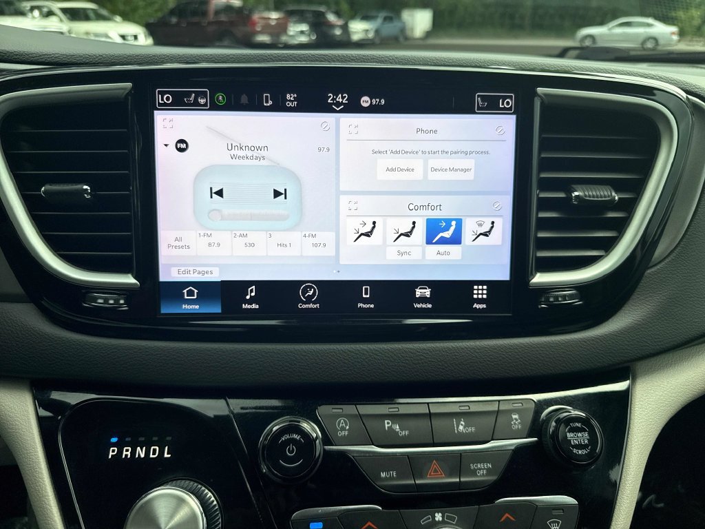 Used 2023 Chrysler Pacifica Touring-L FWD image 21