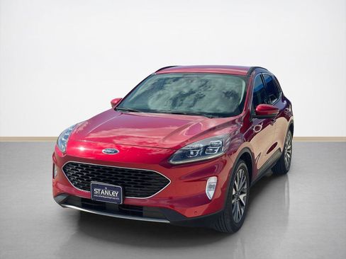 Used 2020 Ford Escape Titanium image 3