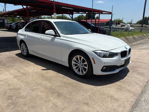 Used 2017 BMW 320i Sedan RWD image 9