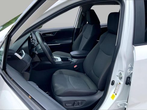 Used 2024 Toyota RAV4 XLE FWD image 8