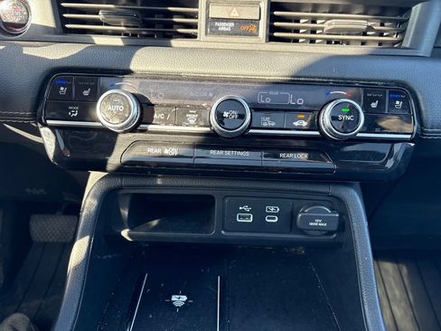 Used 2025 Honda Pilot Elite image 25