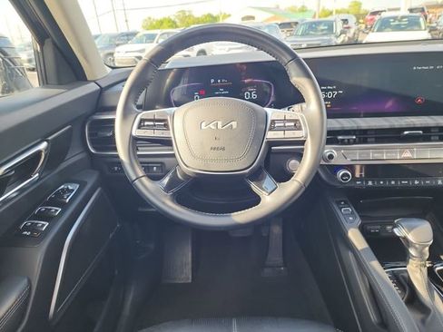 Used 2024 Kia Telluride EX w/ EX Captain's Chair Package FWD image 13