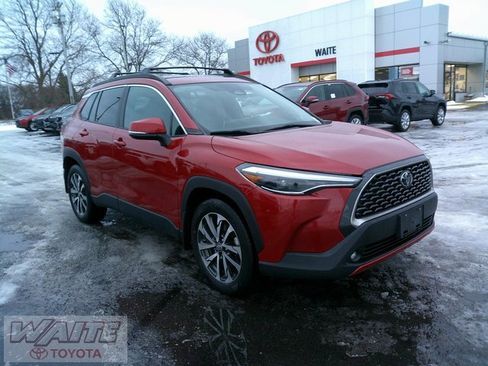 Certified 2023 Toyota Corolla Cross XLE image 1