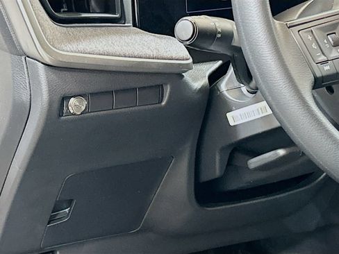 Used 2025 Nissan Kicks SV AWD/4WD image 8