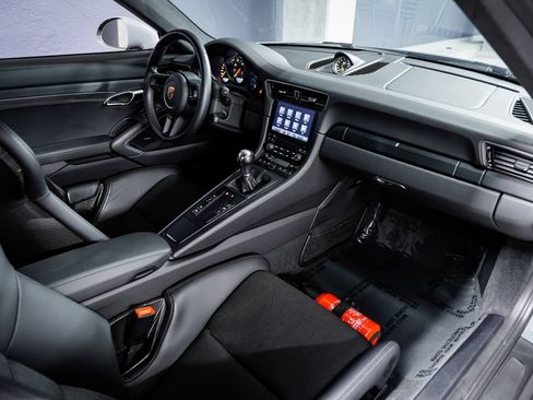 Used 2018 Porsche 911 GT3 RWD image 29