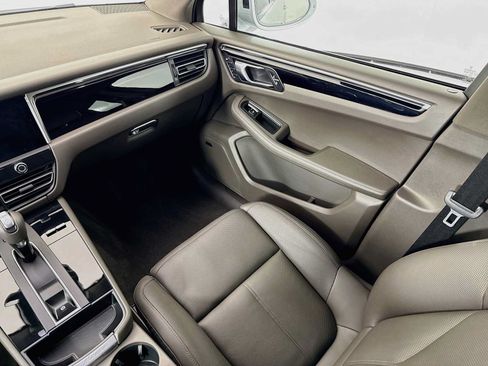 Certified 2026 Porsche Macan AWD/4WD image 25