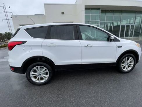 Used 2019 Ford Escape SE image 10