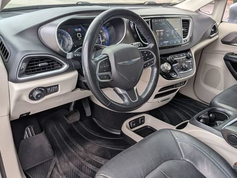 Used 2021 Chrysler Pacifica Touring-L FWD image 34