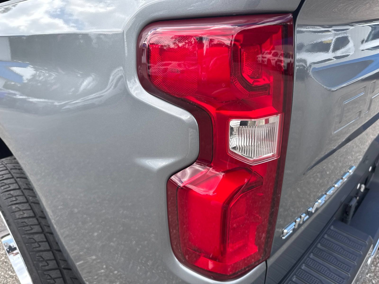 Used 2023 Chevrolet Silverado 1500 LTZ AWD/4WD image 11