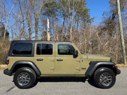 Used 2025 Jeep Wrangler Unlimited Sport image 5