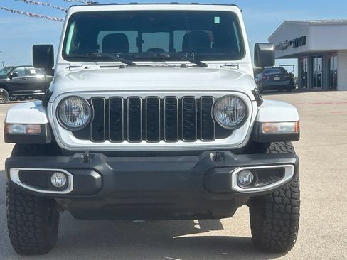 Used 2024 Jeep Gladiator Sport AWD/4WD image 2