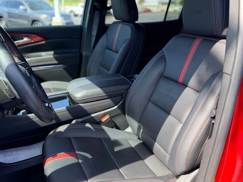 Used 2024 Chevrolet Traverse RS w/ LPO, Floor Liner Package image 10