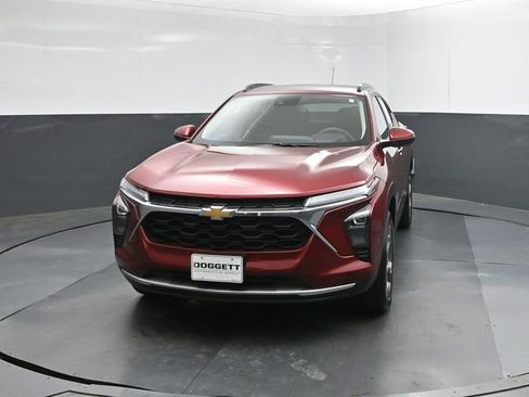 Used 2025 Chevrolet Trax LT image 8