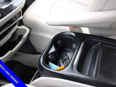 Used 2017 Chrysler Pacifica Touring-L image 45