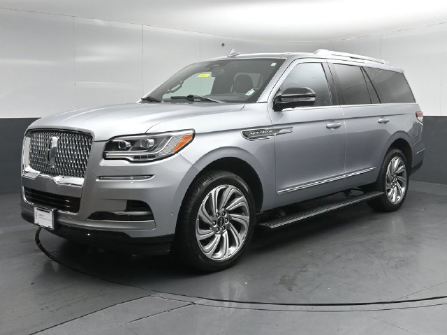 Certified 2023 Lincoln Navigator Reserve AWD/4WD image 3