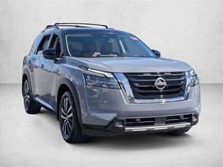 Used 2024 Nissan Pathfinder Platinum w/ Cargo Package AWD/4WD video 3