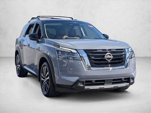 Used 2024 Nissan Pathfinder Platinum w/ Cargo Package AWD/4WD image 3