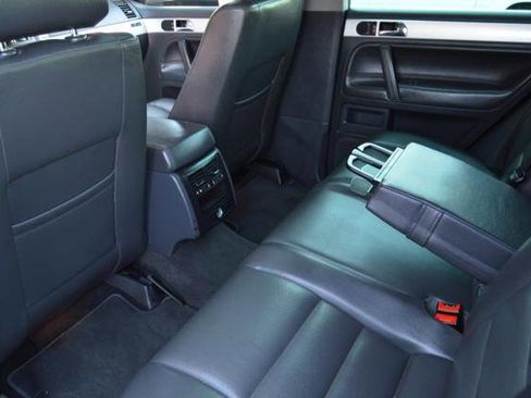 Used 2009 Volkswagen Touareg VR6 image 17