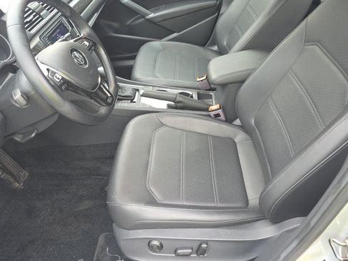 Used 2018 Volkswagen Passat 2.0T SE FWD image 8