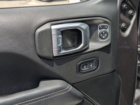 Used 2023 Jeep Wrangler Unlimited Sahara AWD/4WD image 13