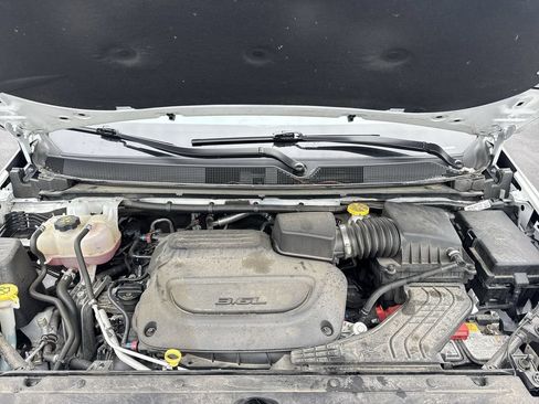 Used 2024 Chrysler Pacifica Touring-L AWD/4WD image 25
