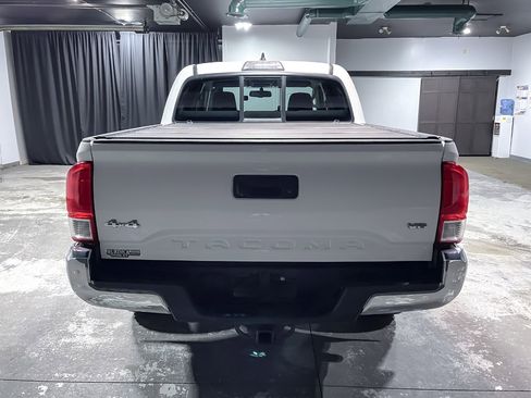 Used 2017 Toyota Tacoma TRD Off-Road image 7