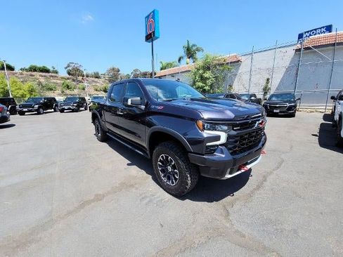 Used 2022 Chevrolet Silverado 1500 ZR2 w/ Technology Package AWD/4WD image 2