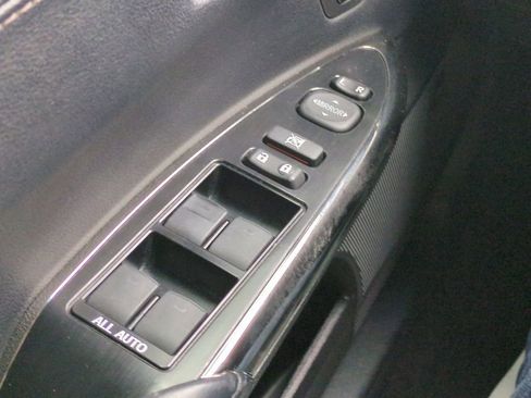 Used 2015 Toyota Avalon Limited image 25