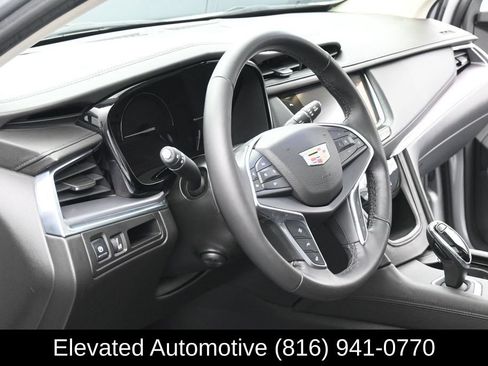 Used 2017 Cadillac XT5 Luxury w/ Driver Awareness Package FWD image 16