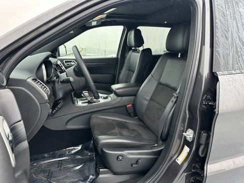 Used 2020 Jeep Grand Cherokee Altitude image 11