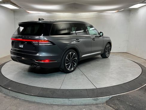 Used 2025 Lincoln Aviator Reserve w/ Equipment Group 201A image 6