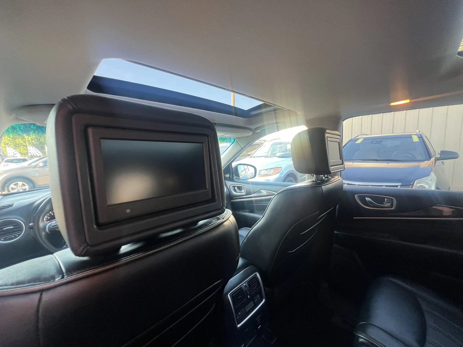 Used 2014 INFINITI QX60 Luxe w/ Deluxe Touring Package AWD/4WD image 35