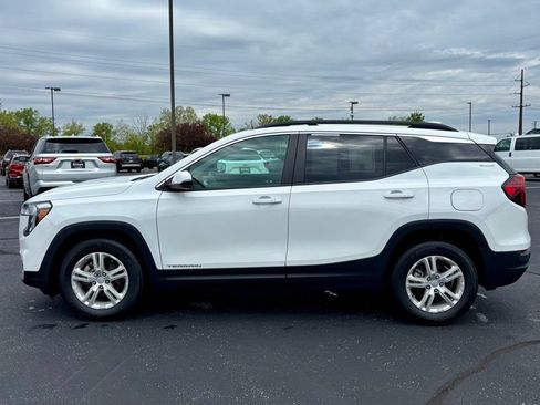 Used 2023 GMC Terrain SLE w/ Driver Convenience Package FWD image 4