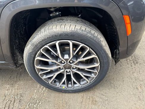 New 2026 Jeep Grand Cherokee Summit AWD/4WD image 9
