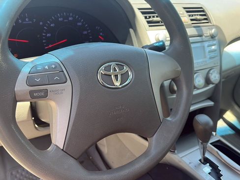 Used 2011 Toyota Camry LE FWD image 7