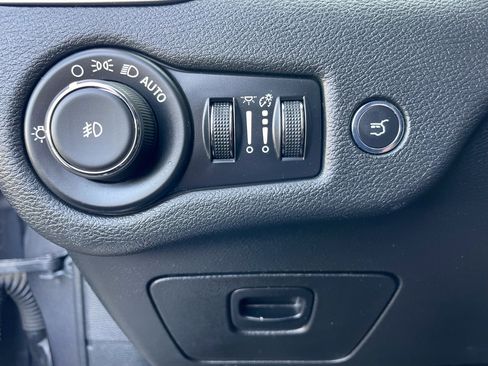Used 2019 Jeep Cherokee Limited AWD/4WD image 36