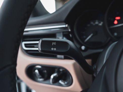 New 2026 Porsche Macan image 20