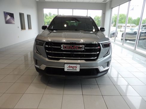 Used 2024 GMC Acadia Elevation AWD/4WD image 2
