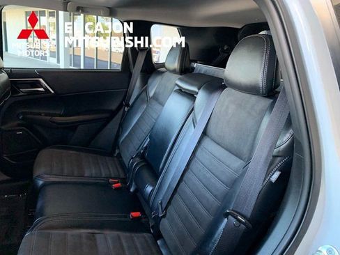 Used 2025 Mitsubishi Outlander AWD image 14