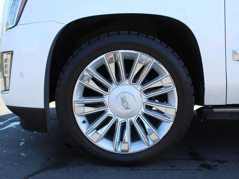 Used 2018 Cadillac Escalade Platinum AWD/4WD image 9