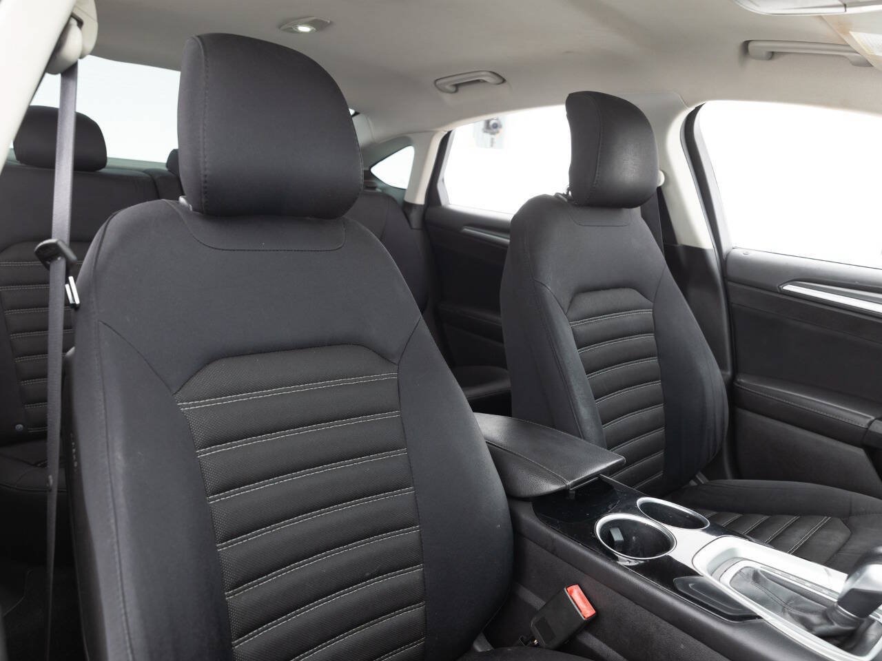 Used 2014 Ford Fusion SE FWD image 26