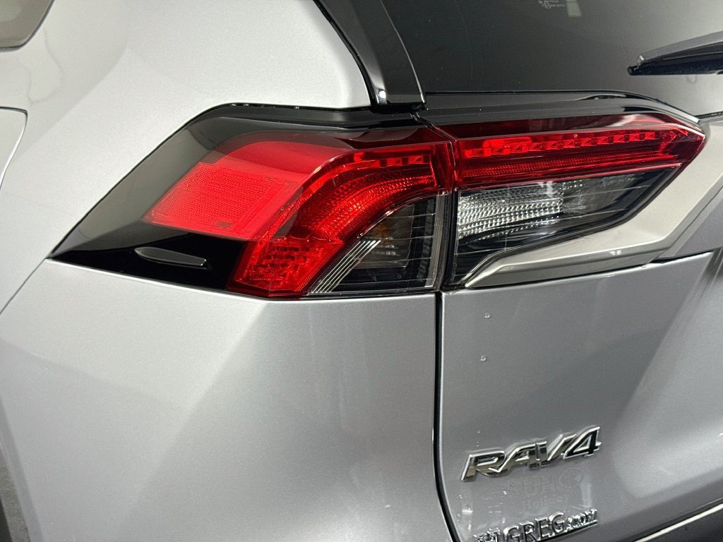 Used 2022 Toyota RAV4 Limited AWD/4WD image 35