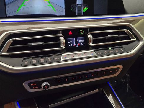 Used 2022 BMW X5 xDrive40i w/ M Sport Package image 39