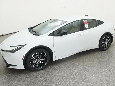 Used 2026 Toyota Prius XLE FWD image 31