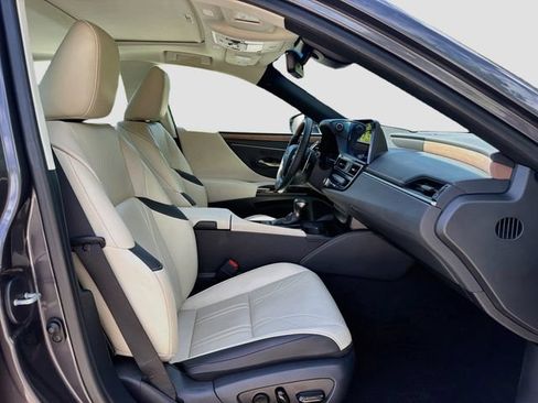 Used 2024 Lexus ES 300h w/ Technology Package FWD image 15