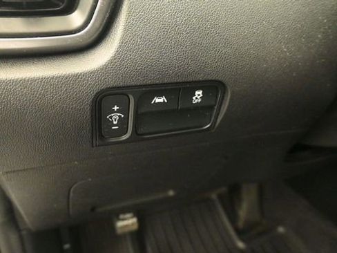Used 2022 Kia Sorento S w/ Panoramic Sunroof Package FWD image 14