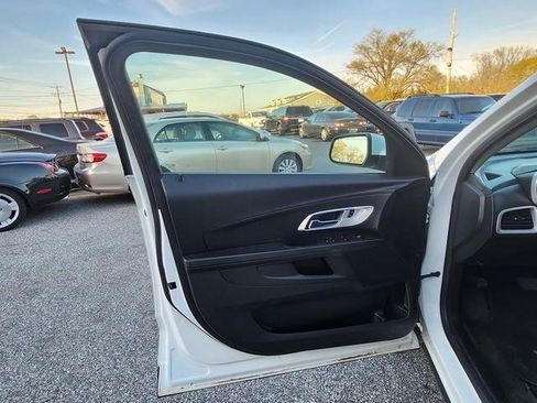 Used 2017 Chevrolet Equinox LT w/ Convenience Package image 8