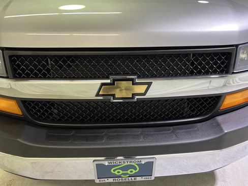 Certified 2025 Chevrolet Express 3500 LT w/ LT Preferred Equipment Group image 4