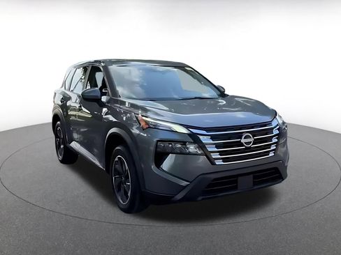 Used 2025 Nissan Rogue SV FWD image 3