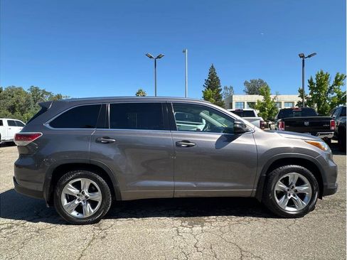 Used 2015 Toyota Highlander Limited Platinum AWD/4WD image 9